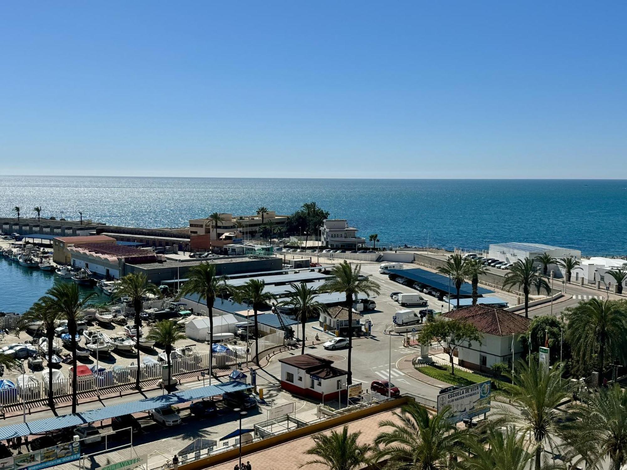 פואנגירולה Beachfront Apartment With Terrace And Seaviews מראה חיצוני תמונה