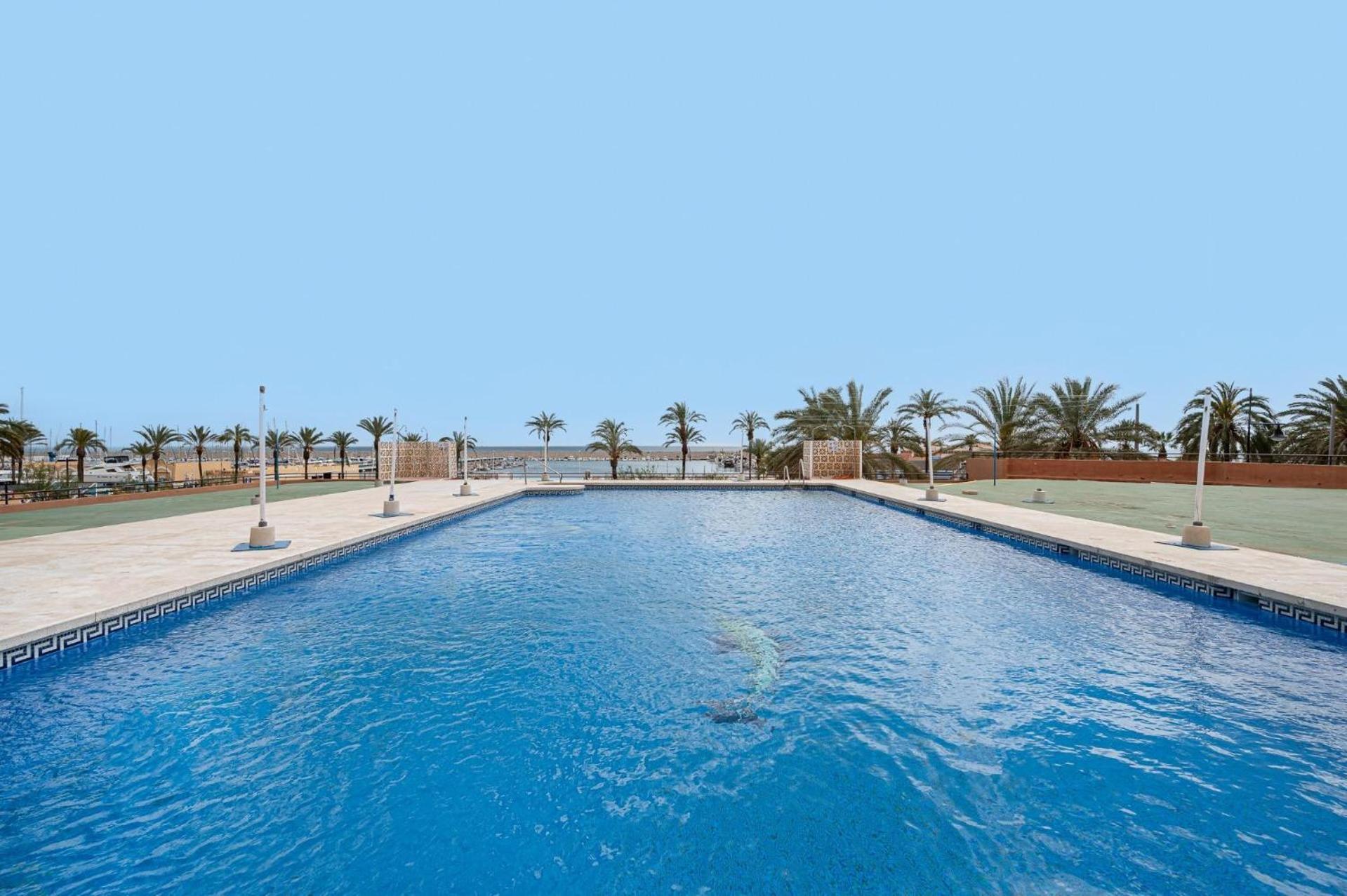 פואנגירולה Beachfront Apartment With Terrace And Seaviews מראה חיצוני תמונה